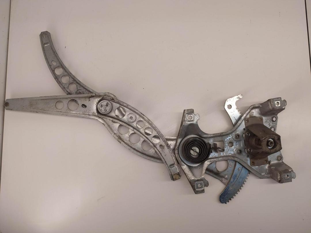 стеклоподъемник передний правый Volkswagen Passat B3 1990, 1.8 л., бензин, МКПП, красный, универсал, 357837402