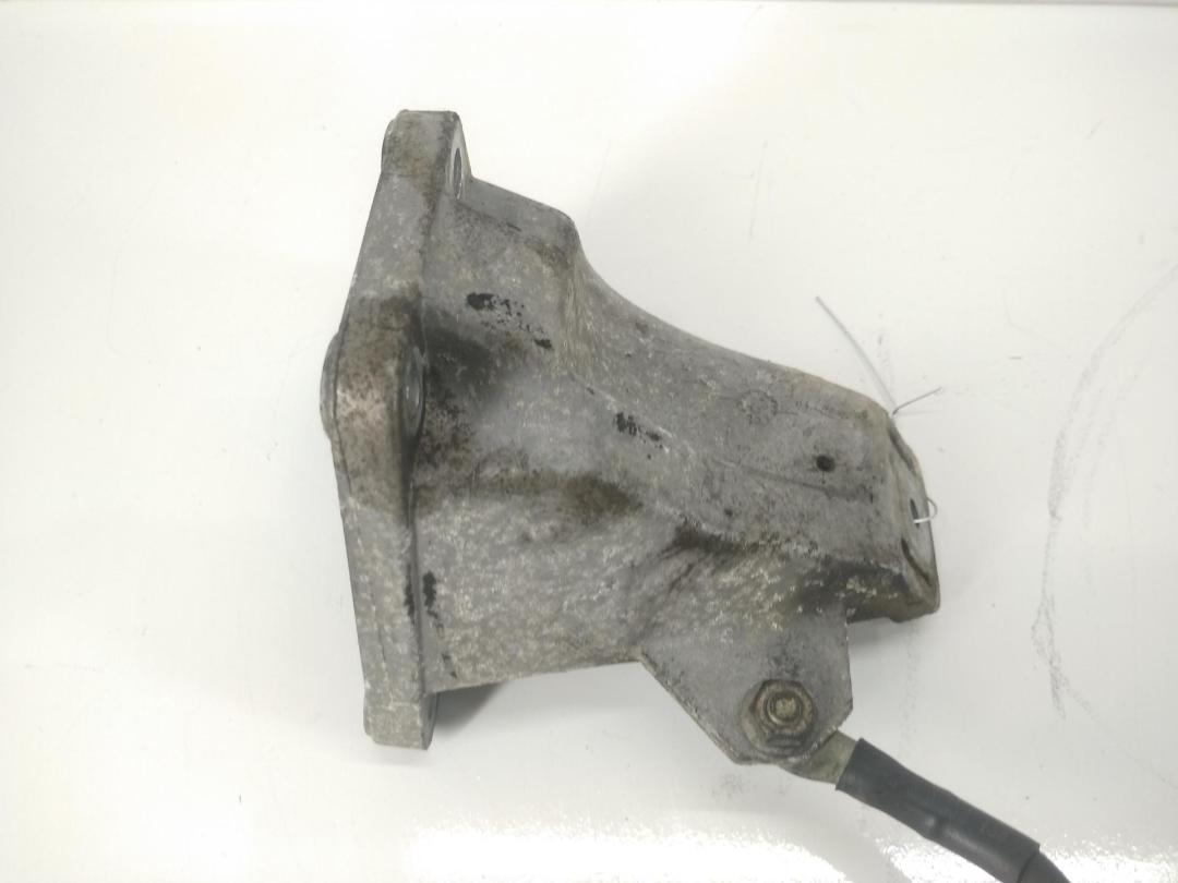 кронштейн двигателя Audi A6 4B/C5 1998, 2.8 л., бензин, АКПП, зелёный, универсал, 8D0199308D - фото №1
