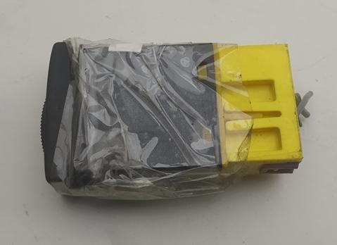 кнопка противотуманных фар Audi A4 B5 1997, 1.9 л., дизель, МКПП, зелёный, универсал - фото №1