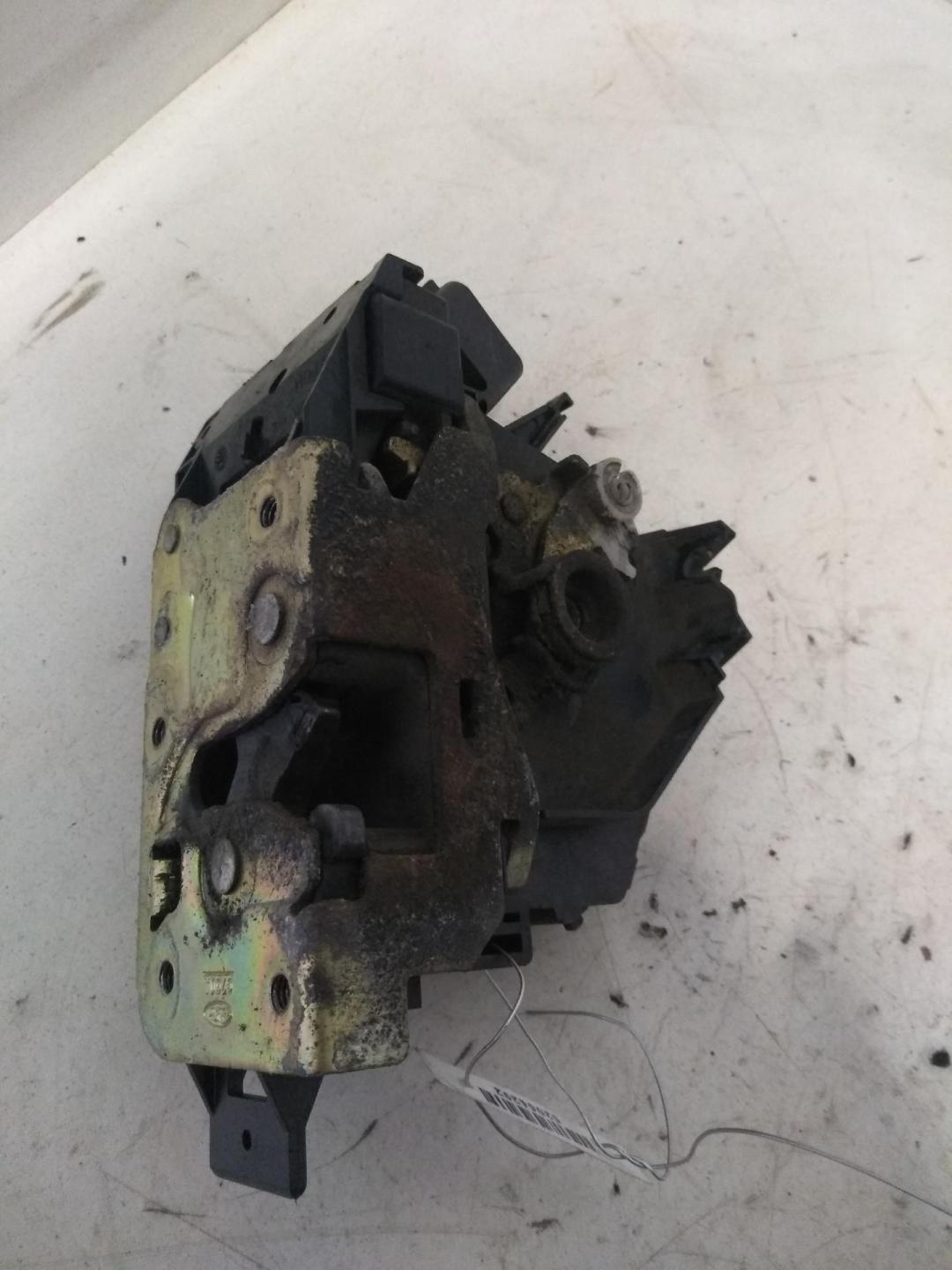 замок двери передней правой Ford Focus I 2002, 1.8 л., бензин, МКПП, серый, хетчбэк 3 дв.