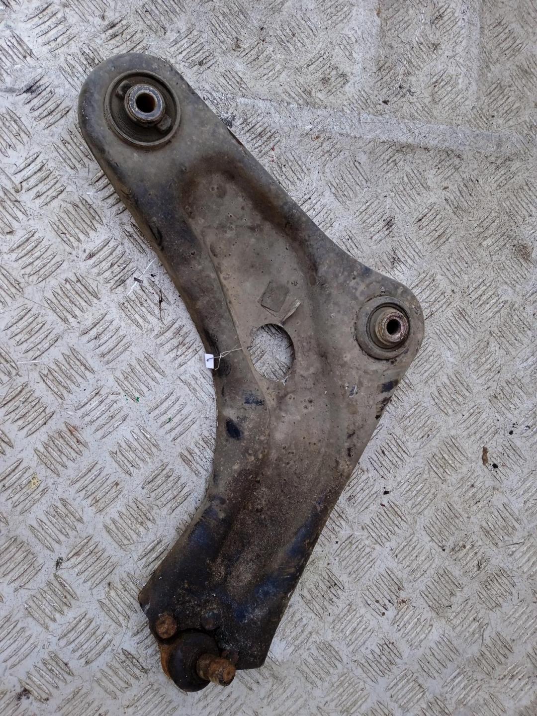 рычаг передний правый Peugeot 207 2007, 1.4 л., бензин, МКПП, жёлтый, хетчбэк 5 дв., 9625834480