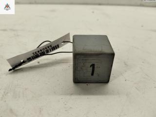 реле (прочие) Volkswagen Passat B3 1990, 1.8 л., бензин, МКПП, красный, универсал, 171906383