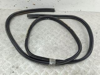 Уплотнитель крышки (двери) багажника Ford Fusion 2005, 1.4 л., бензин, МКПП, серый, хетчбэк 5 дв.