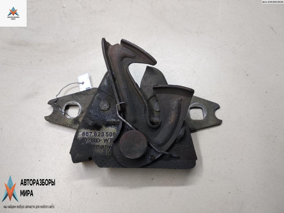 замок капота Volkswagen Passat B3 1992, 1.8 л., бензин, МКПП, белый, универсал, 827823509 - фото №1