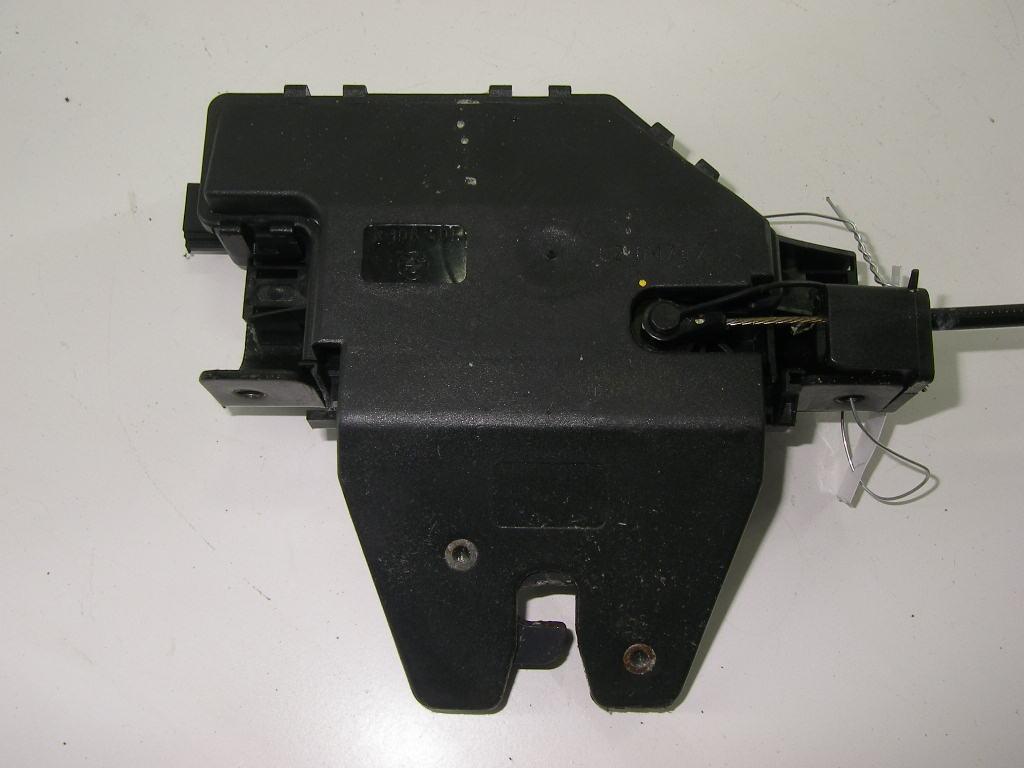 замок багажника BMW 6 E63/E64 2004, кабриолет, 8196401