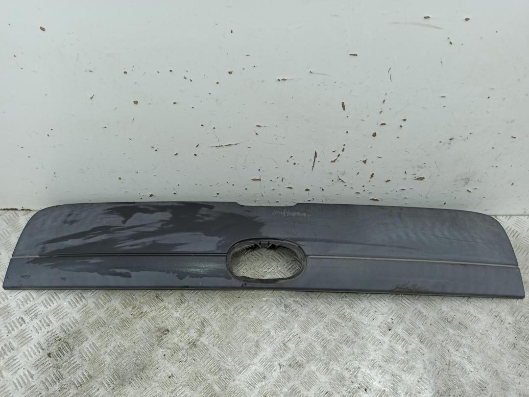 Молдинг крышки (двери) багажника Renault Kangoo I 2004, 1.5 л., дизель, МКПП, жёлтый, фургон, 8200188539