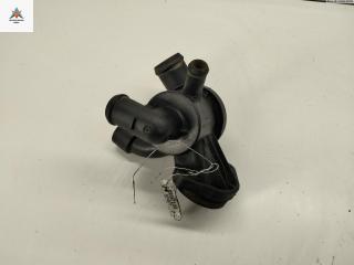 корпус термостата Volkswagen Passat B6 2010, 2.0 л., дизель, МКПП, серый, универсал, 877087.C20F