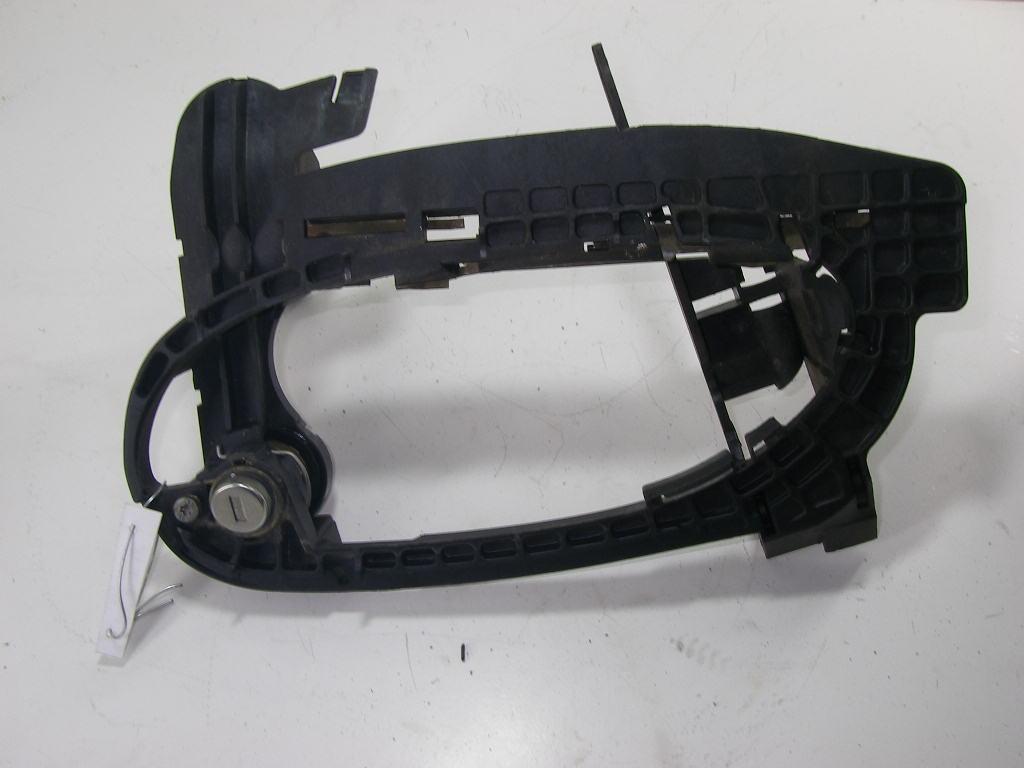 Корпус (держатель) ручки двери передней левой BMW 7 E65/E66 2002, 4.4 л., бензин, АКПП, серый, седан, 7013701