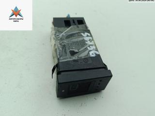 кнопка обогрева заднего стекла Volkswagen Polo 3 поколение [рестайлинг] 2000, 1.4 л., дизель, МКПП, чёрный, хетчбэк 3 дв.