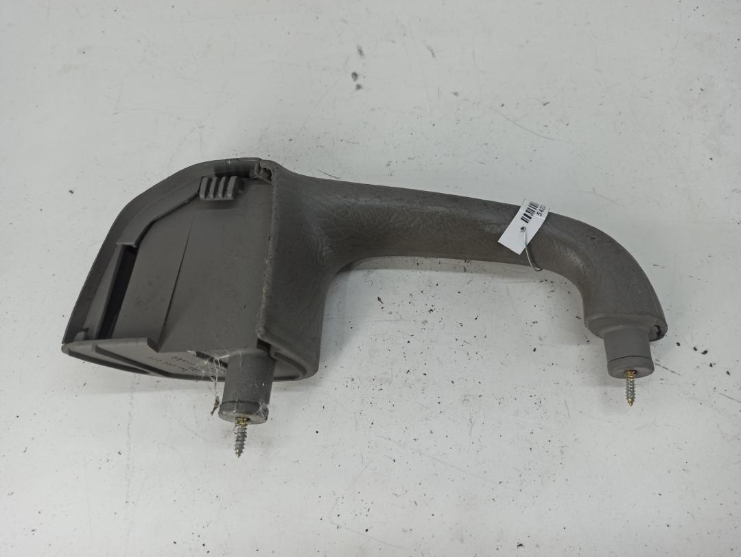ручка внутренняя передняя правая Audi A6 4A/C4 1994, 2.6 л., бензин, МКПП, серый, универсал, 4A0867172 - фото №1