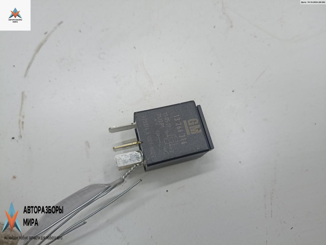 реле (прочие) Opel Meriva 2 поколение (B) 2011, 1.4 л., бензин, МКПП, серый, минивэн, 13266316 - фото №1