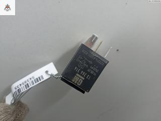 реле (прочие) Opel Meriva 2 поколение (B) 2011, 1.4 л., бензин, МКПП, серый, минивэн, 13266316