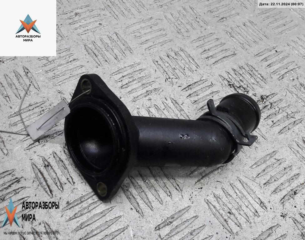 корпус термостата Volkswagen Golf 4 поколение 1999, 2.0 л., бензин, МКПП, синий, универсал, 038121121D - фото №1