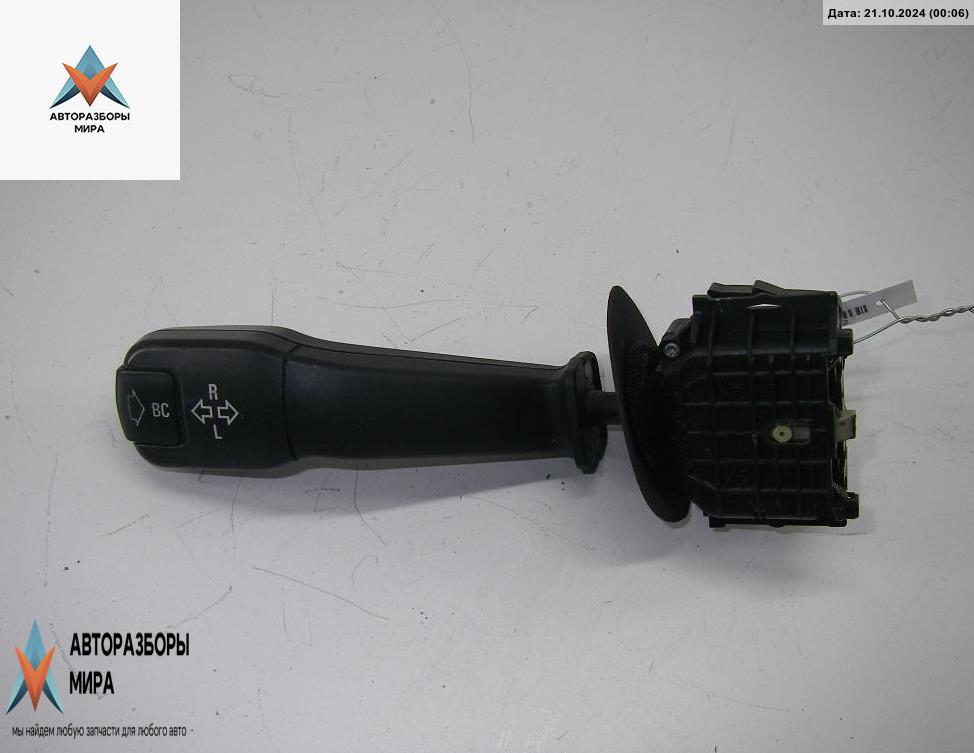 переключатель поворотов BMW 5 серия E39 1999, 2.0 л., бензин, МКПП, чёрный, седан, 8352172 - фото №1