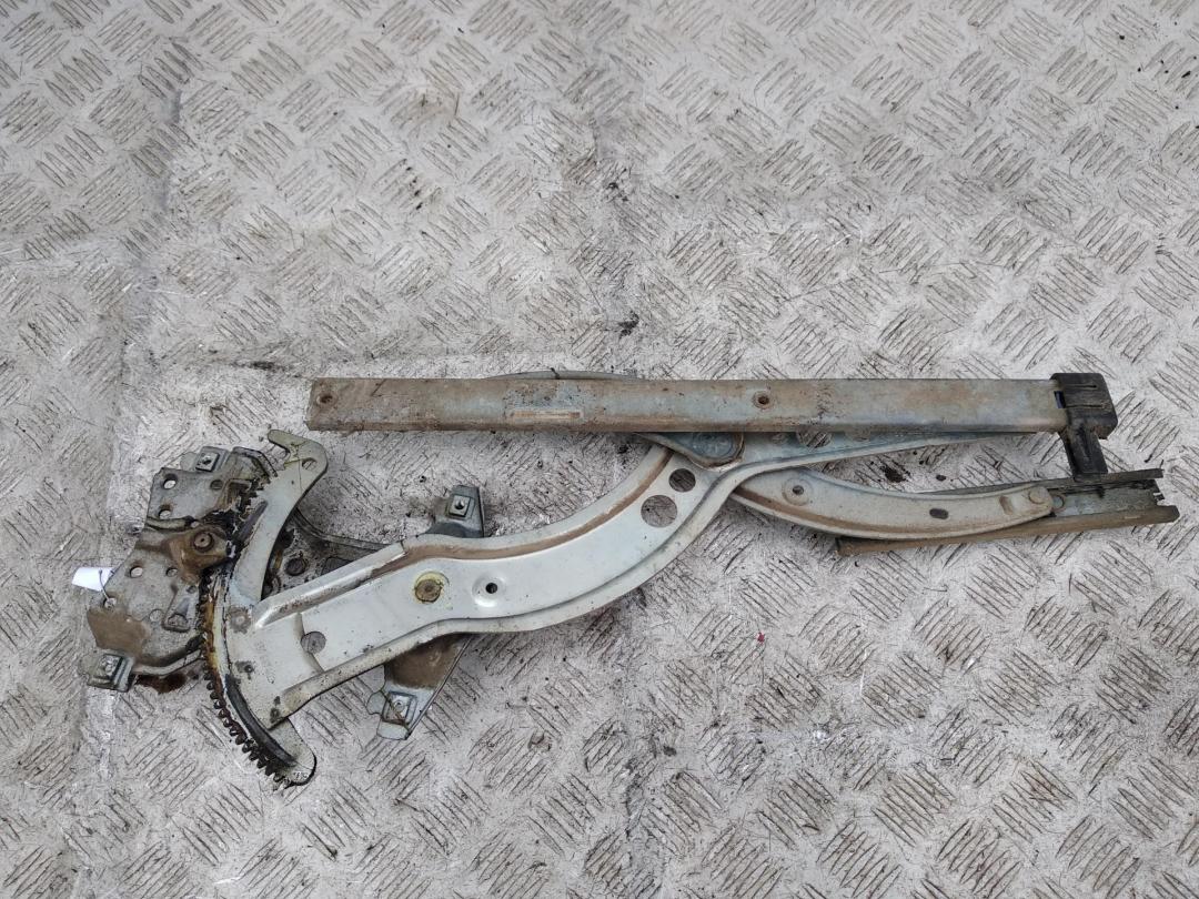 стеклоподъемник передний правый Volkswagen Passat B3 1992, 1.9 л., дизель, МКПП, красный, универсал, 357837402