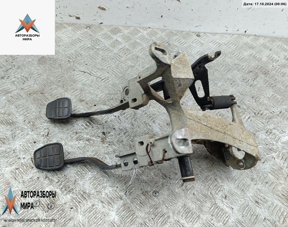 узел педальный (блок педалей) Volkswagen Passat B2 1982, 1.8 л., бензин, МКПП, синий, седан - фото №1