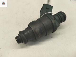 форсунка Volkswagen Golf 4 поколение 1998, 1.6 л., бензин, МКПП, красный, хетчбэк 5 дв., 037906031AA