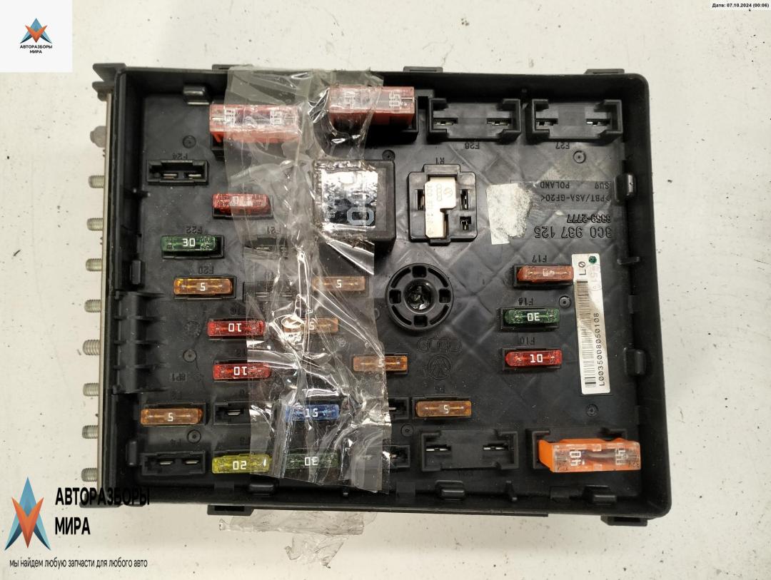 блок предохранителей Volkswagen Passat B6 2008, 1.9 л., дизель, МКПП, чёрный, седан, 3C0937125 - фото №1