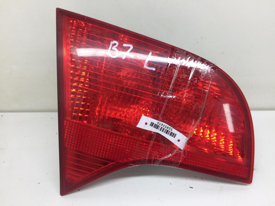 фонарь крышки багажника левый Audi A4 B7 2005, 3.0 л., дизель, АКПП, серый, универсал, 8E9945093 - фото №1