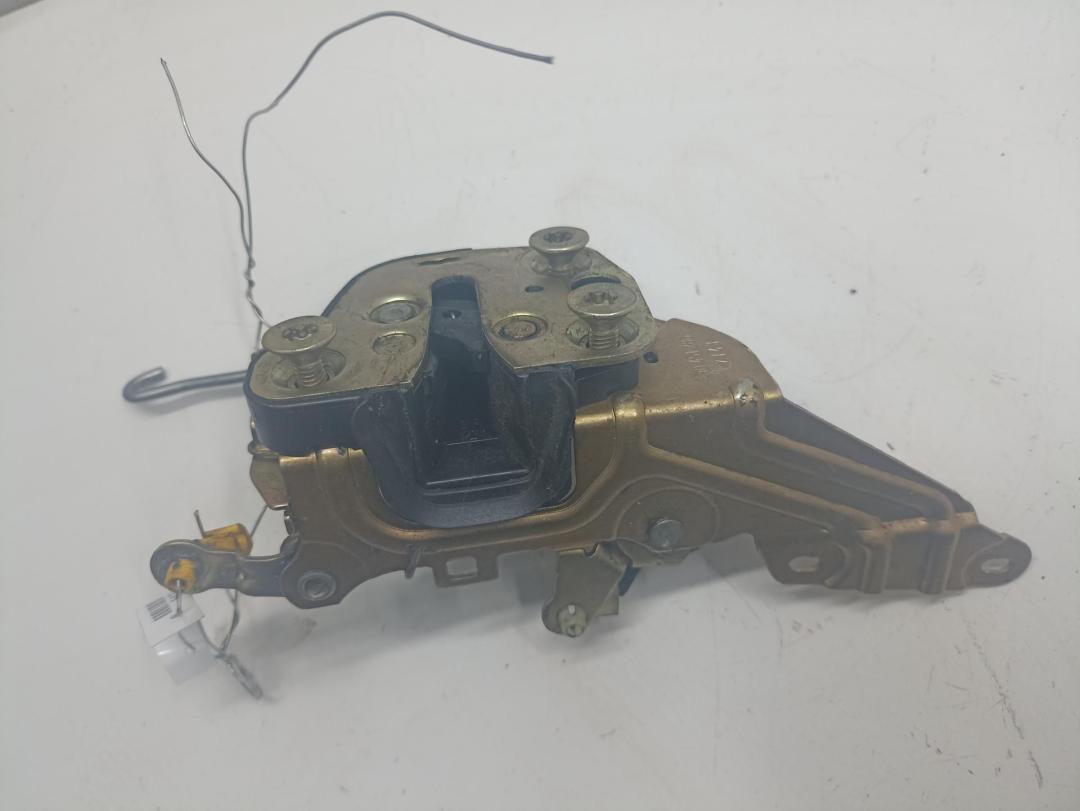 замок двери передней правой Opel Astra F 1995, 1.6 л., бензин, МКПП, красный, хетчбэк 5 дв., 90451286 - фото №1