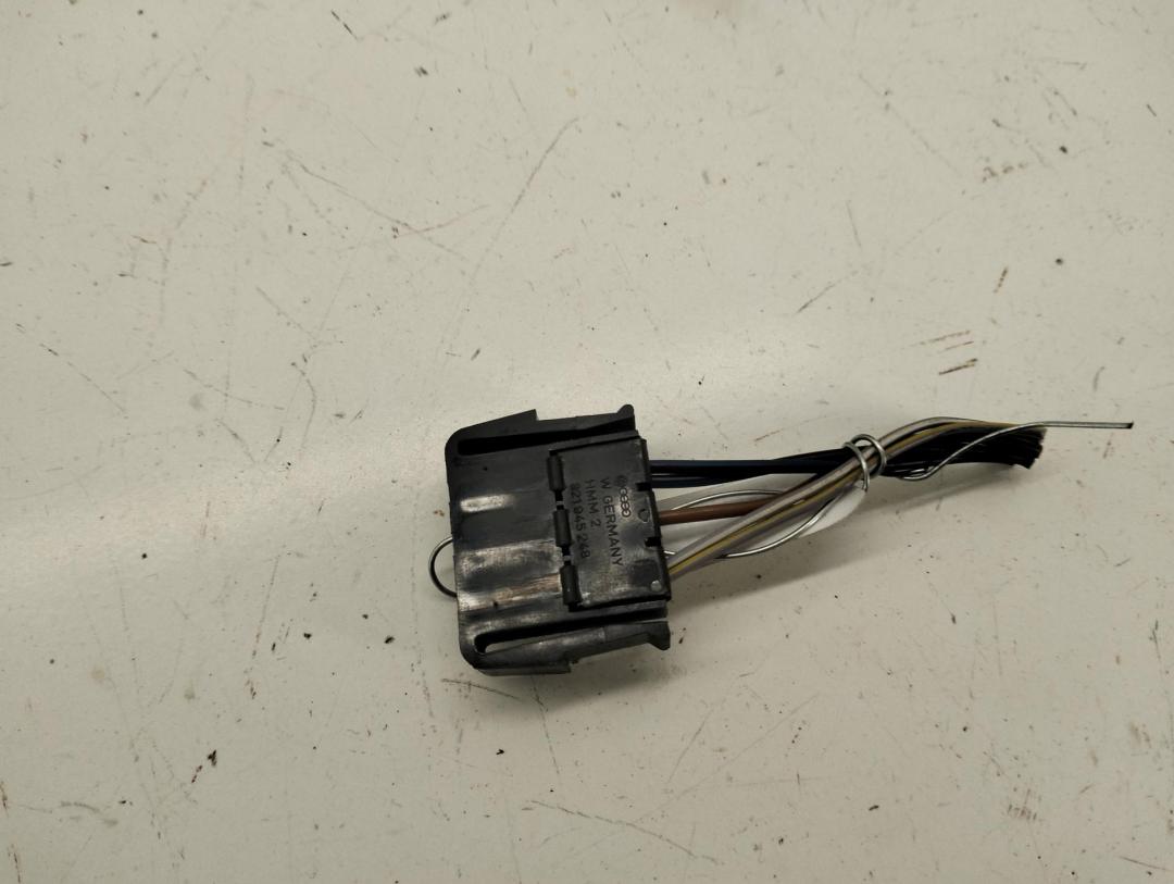 разъем (фишка) проводки Volkswagen Passat B3 1993, 2.0 л., бензин, МКПП, чёрный, универсал, 321945248