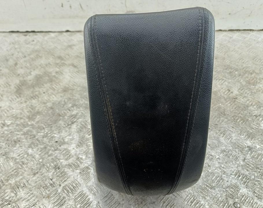 подлокотник Hyundai Sonata YF 2010, 2.0 л., бензин, МКПП, чёрный, седан, 846323S400