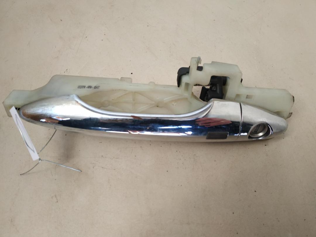 ручка наружная передняя правая Hyundai ix35 1 поколение 2012, 1.7 л., дизель, МКПП, чёрный, внедорожник 5 дв. - фото №1