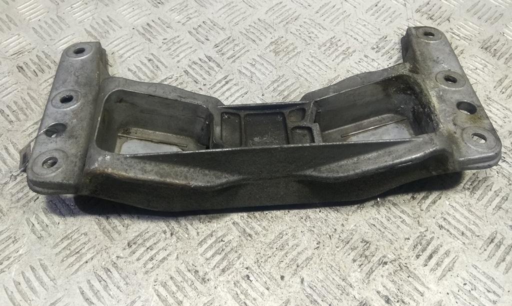 кронштейн КПП BMW 5 E60/E61 2004, 2.5 л., бензин, АКПП, серый, универсал, 22316761102