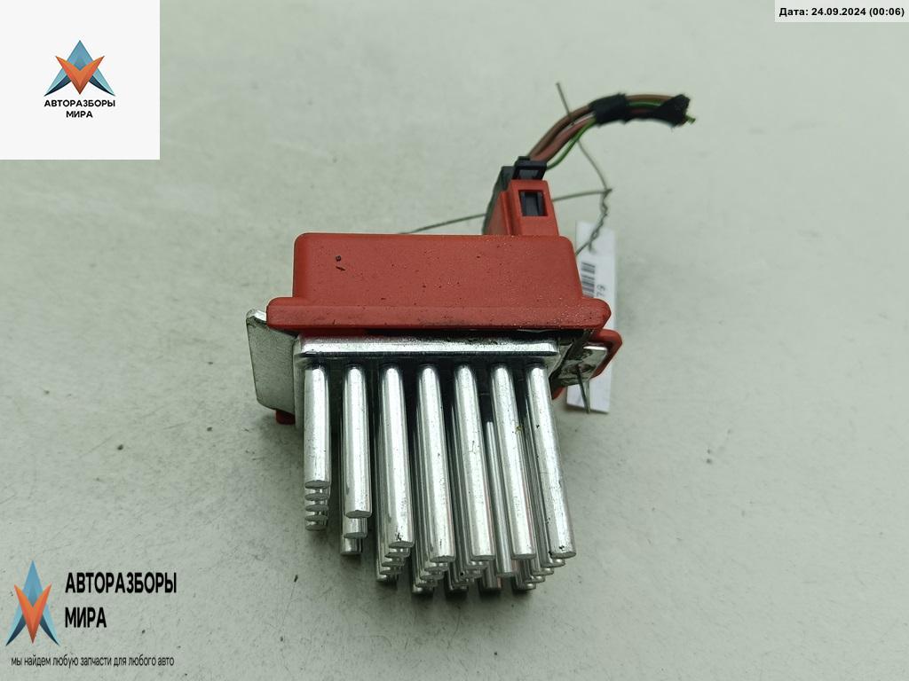 сопротивление печки Volkswagen Golf 4 поколение 2003, 2.0 л., бензин, АКПП, серый, хетчбэк 5 дв., 1J0907521 - фото №1