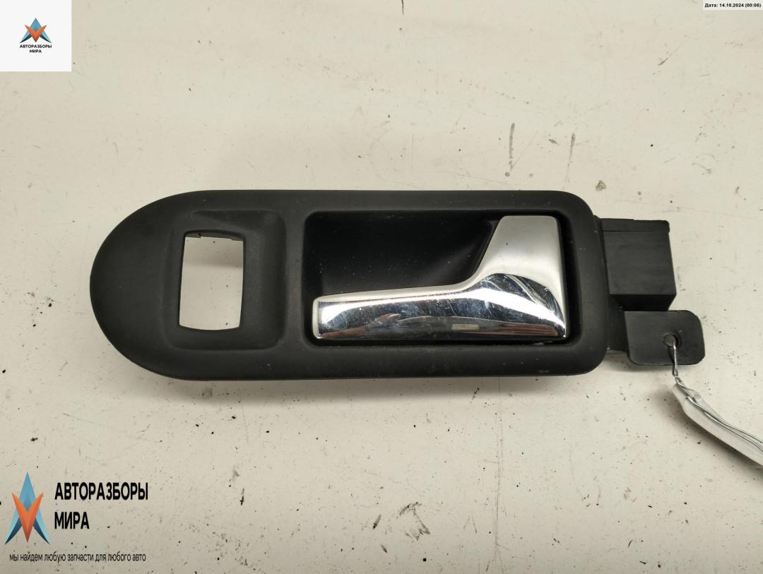 ручка внутренняя передняя правая Volkswagen Golf 4 поколение 1998, 1.6 л., бензин, МКПП, синий, хетчбэк 5 дв., 3B1837114M - фото №1