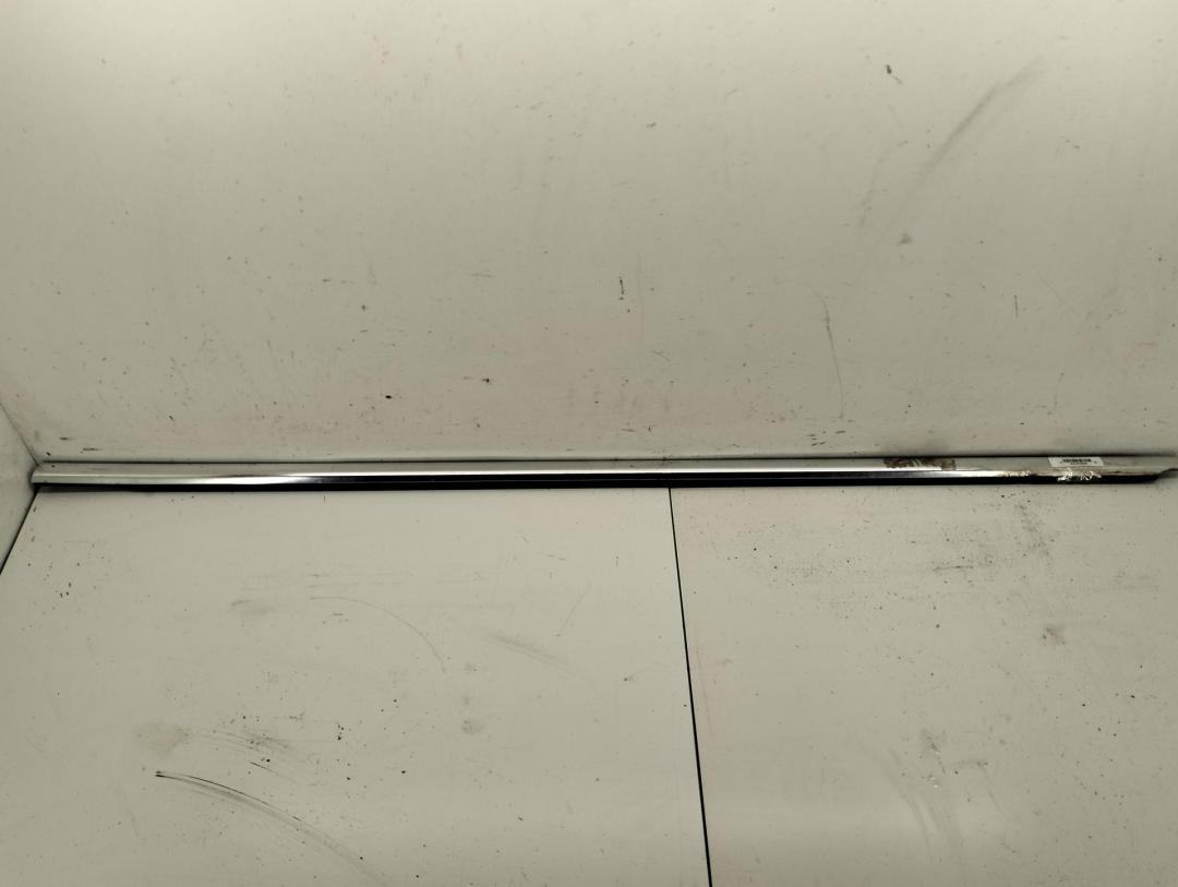 Молдинг стекла двери наружный Volkswagen Passat B6 2007, 2.0 л., дизель, МКПП, красный, седан, 3C4837425