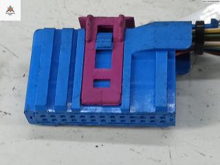 разъем (фишка) проводки Audi A4 B5 1995, 1.6 л., бензин, МКПП, синий, седан, 8D0972977