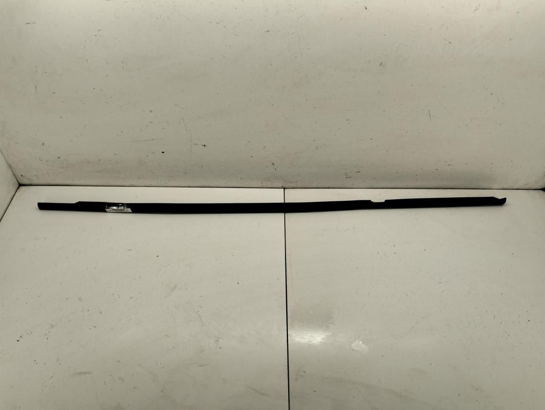 Молдинг стекла двери задней левой наружный Volkswagen Touran 2003, 1.9 л., дизель, МКПП, серый, минивэн