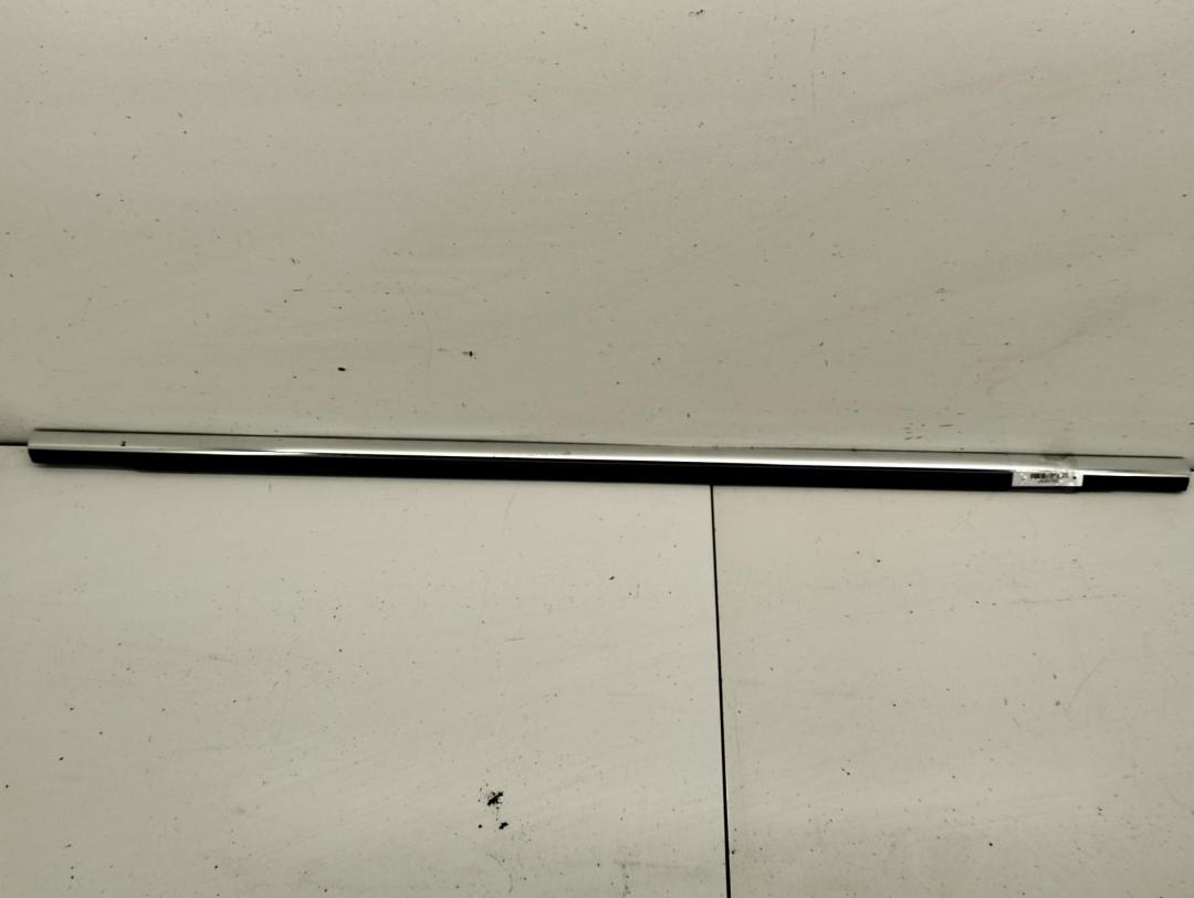 Молдинг стекла двери задней правой наружный Volkswagen Passat B5+ (GP) 2003, 1.9 л., дизель, МКПП, серый, универсал, 3B4839476