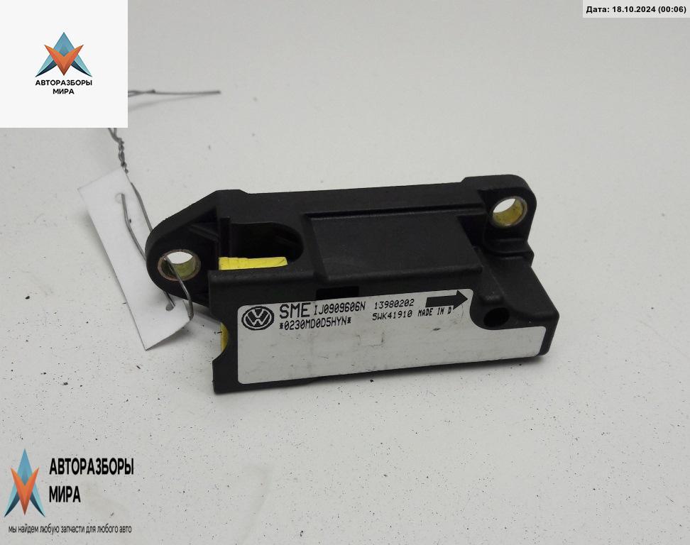 датчик AirBag Volkswagen Passat B5 1998, 1.6 л., бензин, МКПП, синий, универсал, 1J0909806N - фото №1