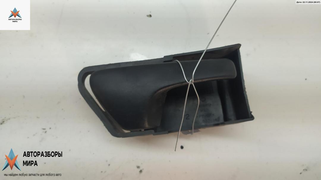 ручка внутренняя передняя правая Volkswagen Golf 3 поколение 1997, 1.4 л., бензин, МКПП, синий, хетчбэк 5 дв., 1H0837142 - фото №1