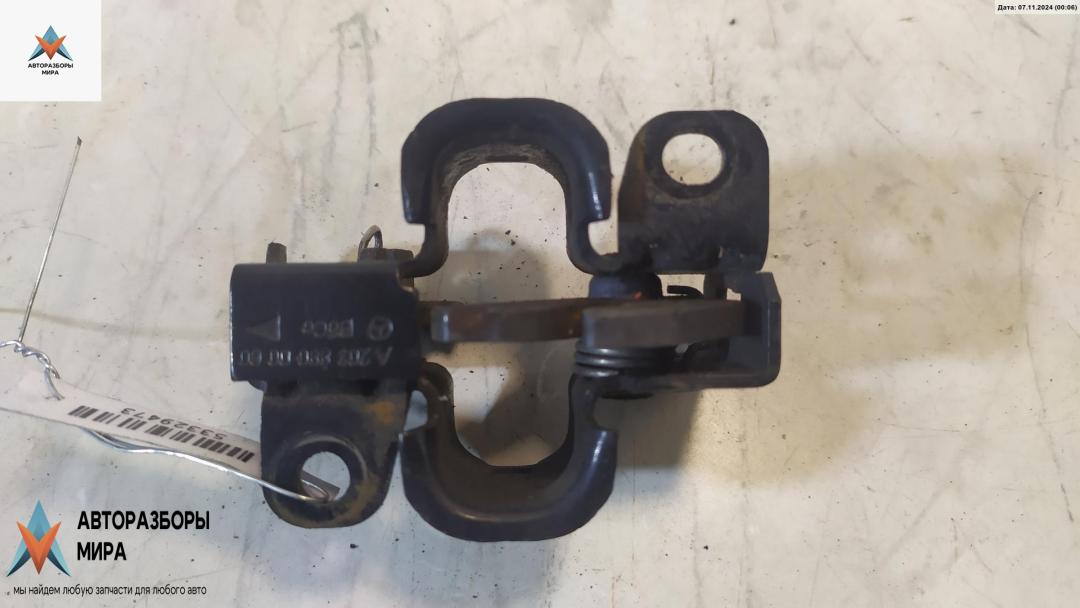 замок капота Mercedes-Benz C-Класс W203/S203/CL203 2002, 2.2 л., дизель, АКПП, серый, седан, 2038800060 - фото №1