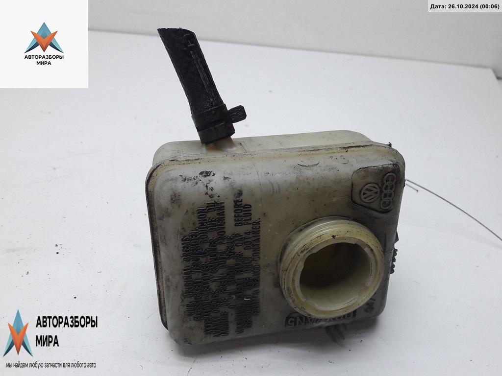 бачок тормозной жидкости Volkswagen Golf 4 поколение 1999, 2.0 л., бензин, МКПП, синий, универсал - фото №1