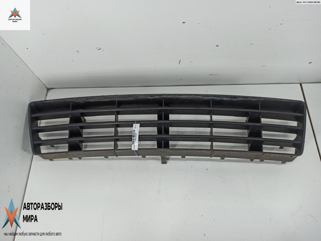 заглушка (решетка) в бампер Audi A6 4B/C5 1998, 2.4 л., бензин, МКПП, зелёный, седан, 4B0807683 - фото №1