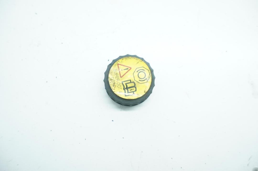 Крышка бачка тормозной жидкости Ford Mondeo III 2003, 2.0 л., дизель, МКПП, серый, универсал, 1134138