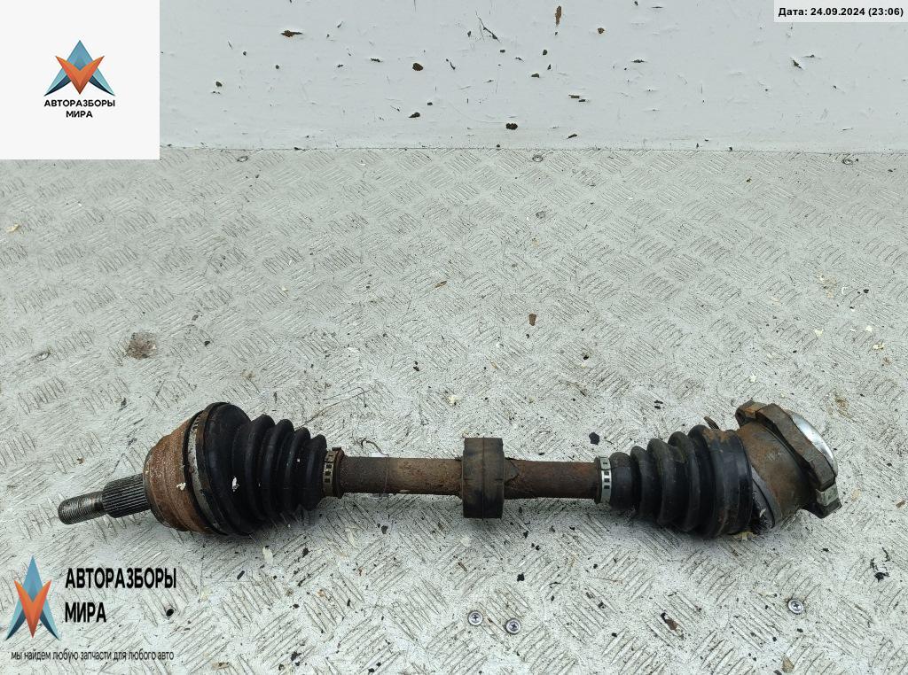 полуось передняя левая (приводной вал, ШРУС) Volkswagen Golf 4 поколение 2000, 1.6 л., бензин, МКПП, зелёный, хетчбэк 5 дв. - фото №1