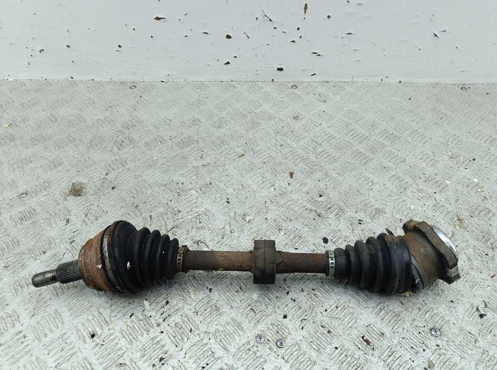 полуось передняя левая (приводной вал, ШРУС) Volkswagen Golf-4 2000, 1.6 л., бензин, МКПП, зелёный, хетчбэк 5 дв.