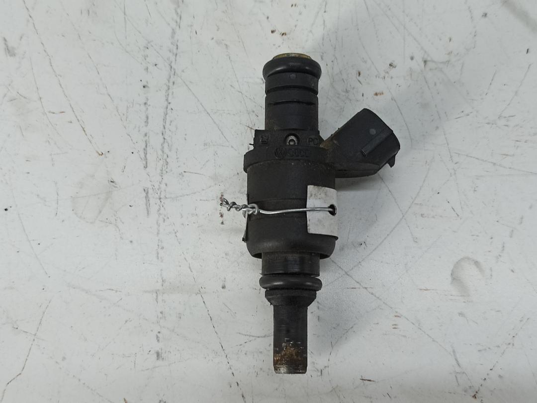 форсунка Audi A3 8L 2002, 1.8 л., бензин, МКПП, чёрный, хетчбэк 3 дв., 06A906031AF