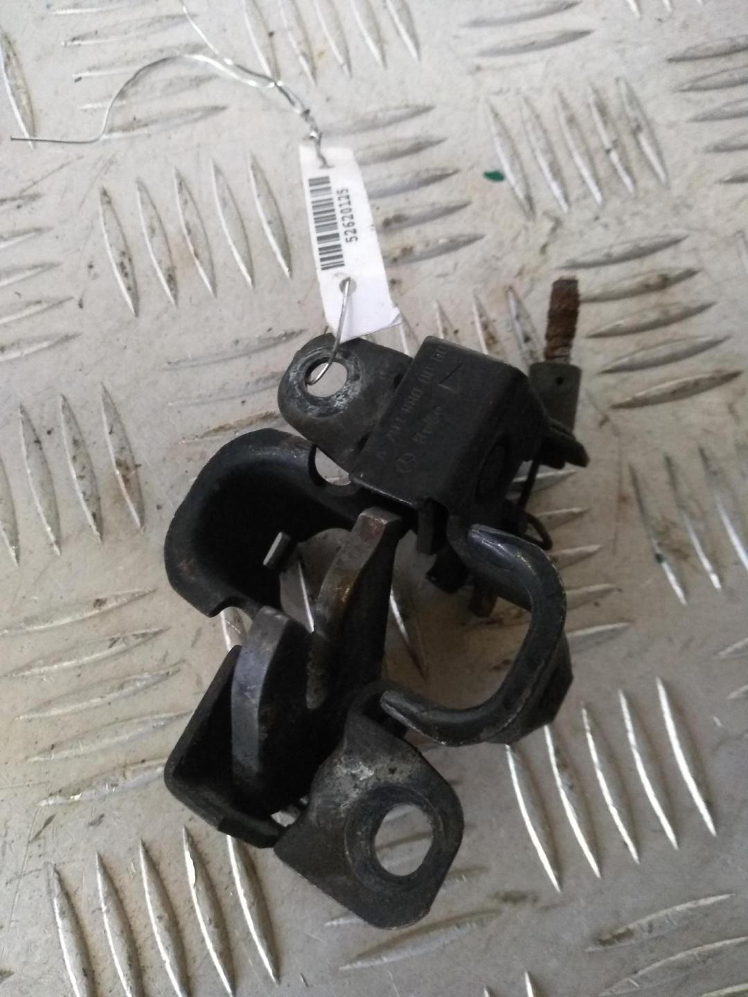 замок капота Mercedes-Benz C W203 2001, 2.2 л., дизель, МКПП, чёрный, универсал, 2038800060