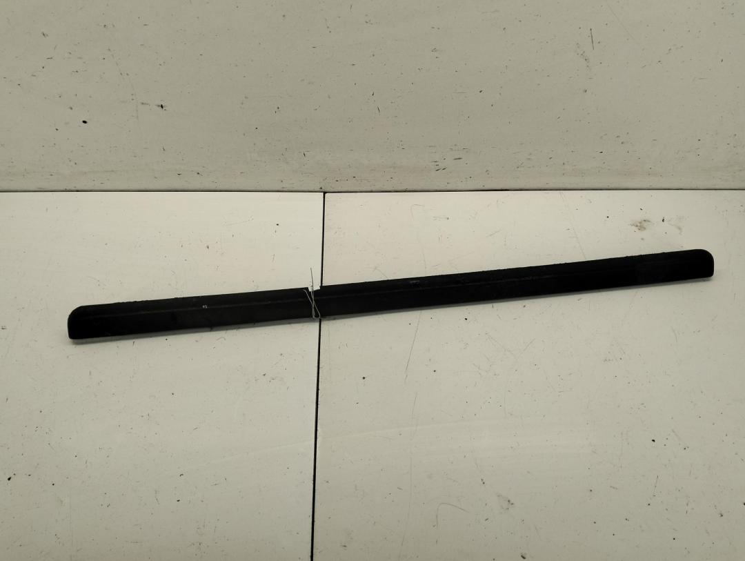 накладка подсветки номера Volkswagen Passat B2 1986, 1.8 л., бензин, МКПП, красный, универсал, 331853447B