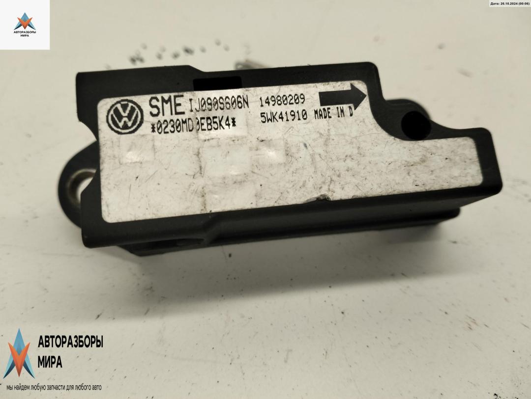 датчик AirBag Volkswagen Passat B5 1998, 1.8 л., бензин, МКПП, зелёный, универсал, 1J0909606N - фото №1