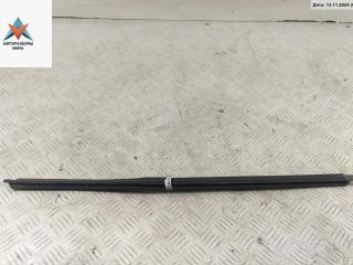 Молдинг стекла двери задней левой наружный Ford Mondeo 2 поколение 1998, 1.6 л., i, бензин, МКПП, красный, хетчбэк 5 дв.