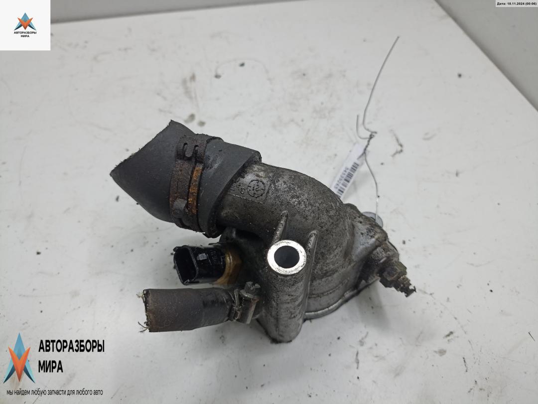 корпус термостата Opel Zafira 1 поколение (A) 2000, 1.8 л., бензин, АКПП, серый, минивэн - фото №1