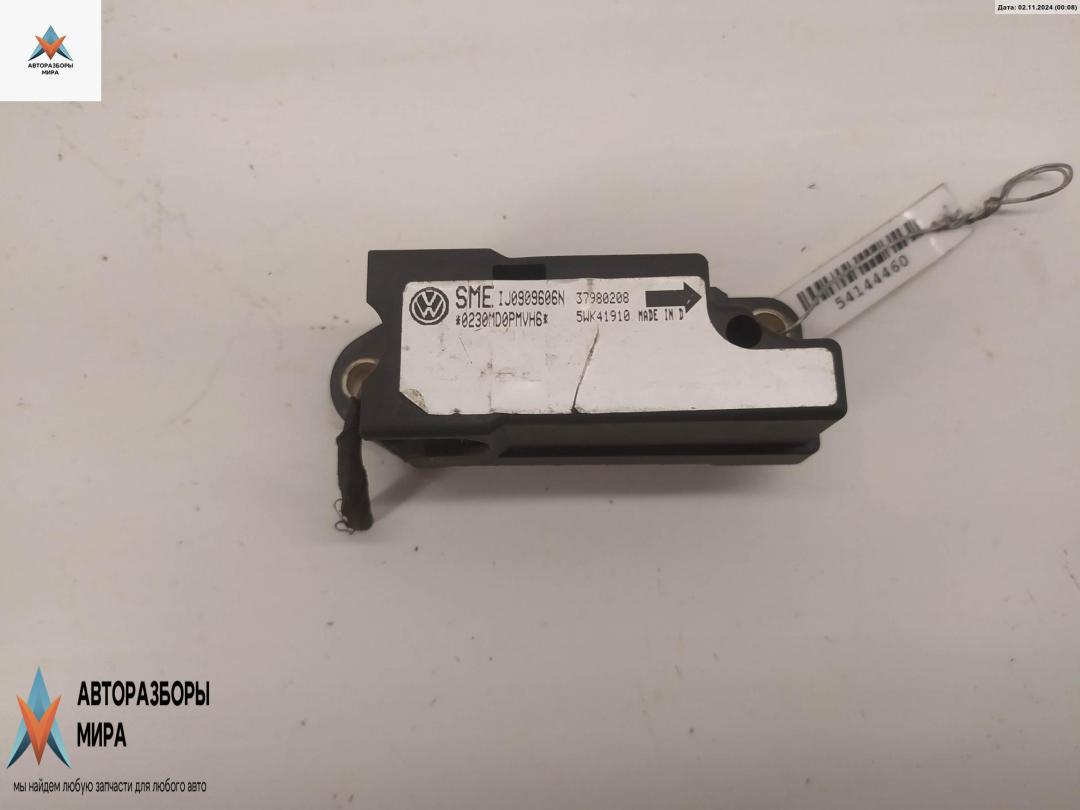 датчик AirBag Volkswagen Passat B5 1998, 1.8 л., бензин, МКПП, синий, универсал, 1J0909606N - фото №1