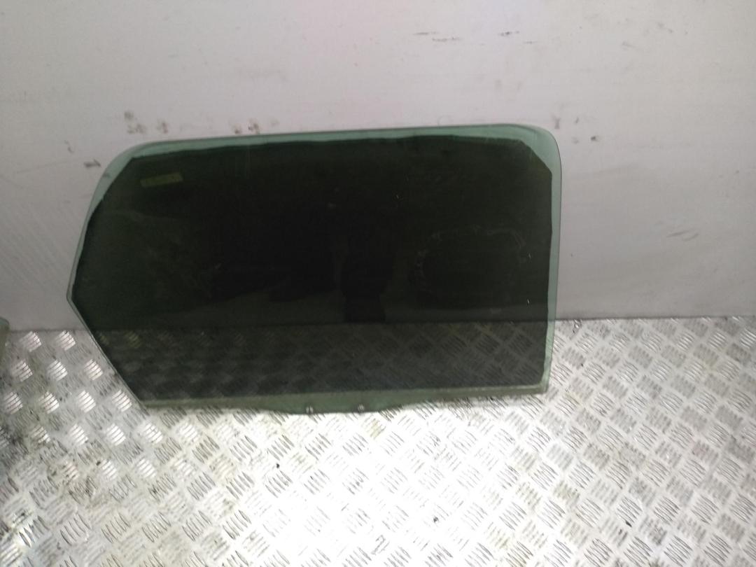 стекло двери задней правой Ford Maverick 2005, 2.3 л., бензин, МКПП, красный, внедорожник 5 дв.